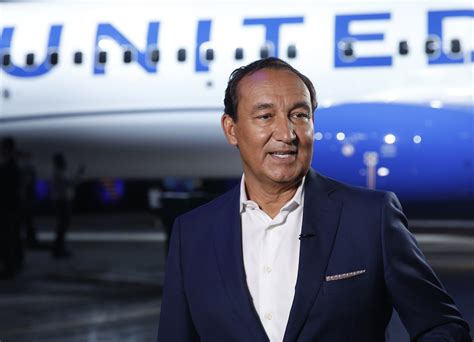Oscar Munoz to step down as CEO of United Airlines (UAL)