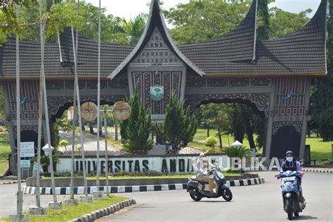 Perdana Sejak Pandemi Universitas Andalas Gelar Wisuda Tatap Muka