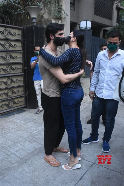 Sushmita Sen With Boyfriend Rohman Shawl Spotted At Bandra - Gallery ...