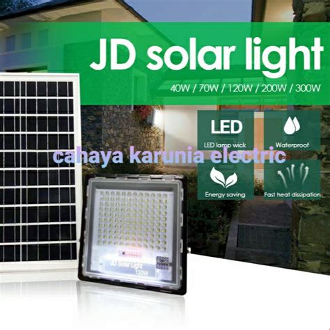 Jual LAMPU SOROT SOLAR CELL LAMPU SOROT TENAGA SURYA 300 WATT LED