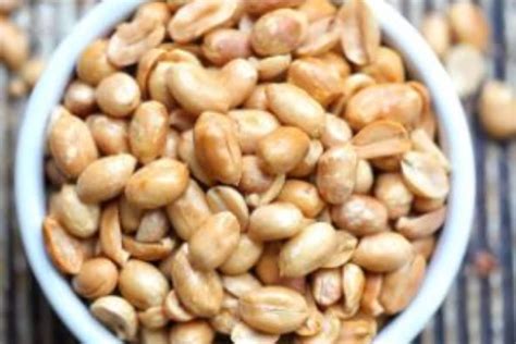 5 Reasons Why You Should Eat Peanuts Every Day