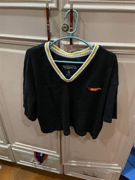 Hot Wheels Crop Women S Fashion Tops Shirts On Carousell