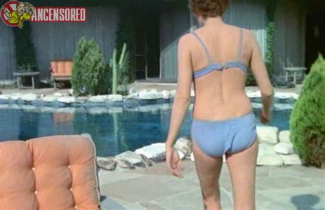 Naked Elizabeth Knowles In Wild Riders