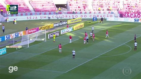 Vídeo Aos 30 min do 2º tempo finalização errada de Renato Augusto do