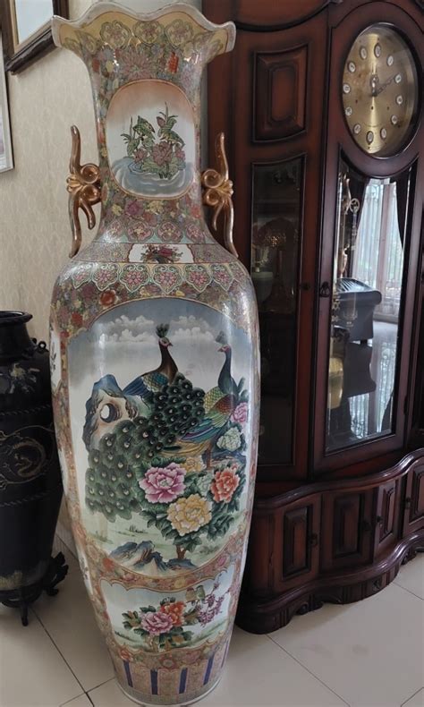 Guci Antik Kuno Hand Painted China Usia Guci Sangat Tua Lokasi