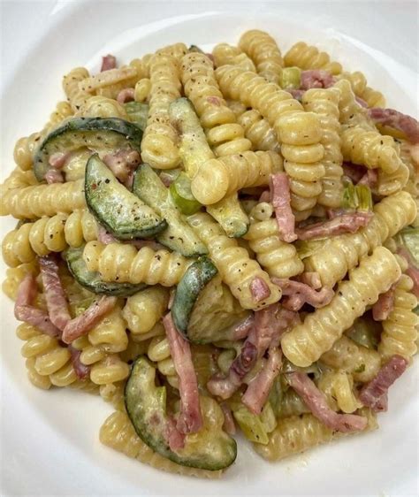 Fusilli Con Zucchine Speck E Robiola La Ricetta Scoutmenu Ricette