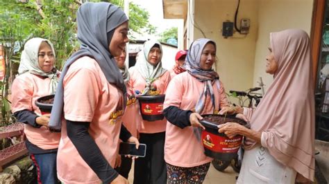 Mak Ganjar Tanam Ratusan Pohon Cabai Di Pasar Minggu