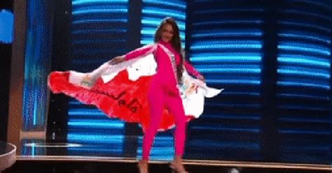 Thí sinh mặc kín như bưng ở phần thi bikini tại Bán kết Miss Universe Lý do thực sự là gì