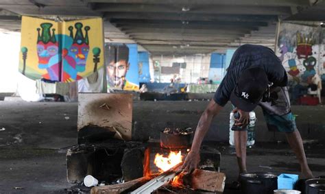 Para Evitar Moradores De Rua Prefeitura Instala Pedras Sob Viadutos Na