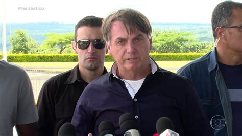 Bolsonaro passeia por Brasília um dia após ministro da Saúde defender