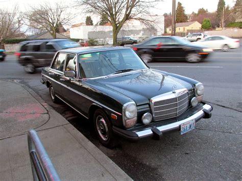 Seattles Classics 1976 Mercedes Benz 300d W115 Sedan