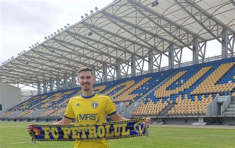 De La Minim Spre Maxim La FC Petrolul Un Fotbalist Retrogradat