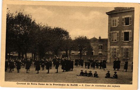 Couvent De Notre Dame De La Providence De Blois Cour De Recreation