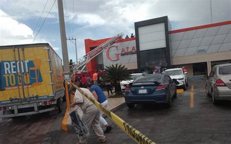 Estragos Del Granizo Colapsa Techo De Muebler A En Avenida