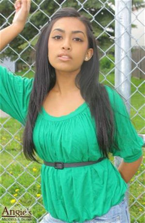 Melinda Shankar Hot Pics