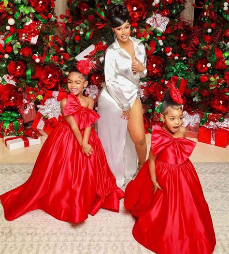 Cardi B Poses With Daughter Kulture Stepdaughter For Christmas Photos