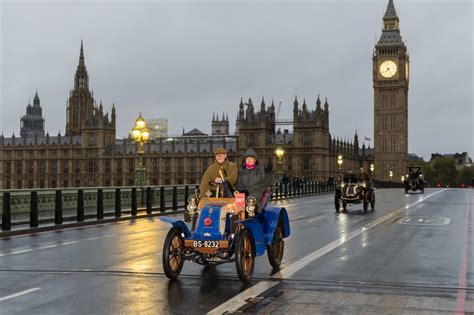 Trka oldtajmera u Londonu Učestvovalo više od 350 vozila proizvedenih