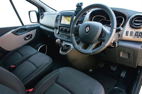 renault trafic interior - Harpenden Vans