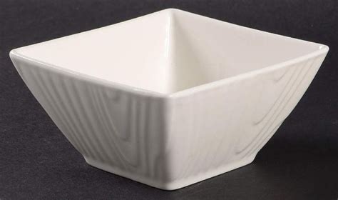 A White Square Bowl Sitting On Top Of A Table