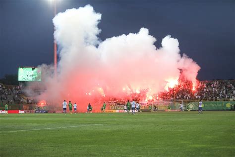 FOTO Torcida poslala oštru poruku igračima Hajduka Vidimo se u Splitu