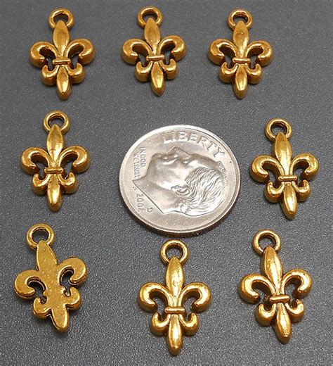 16 Gold Fleur De Lis Charms Gold Tone Metal S390 Etsy Gold Tone