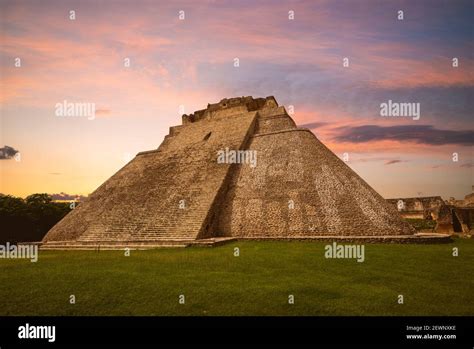 Pyramid Of The Magician At Uxmal Yucatan Mexico Stock Photo Alamy