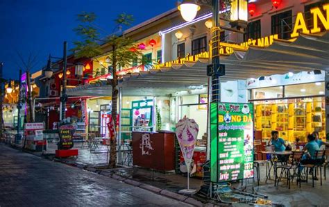 下龙湾最火夜市，像是80年代的中国，越南夜生活旅游必打卡