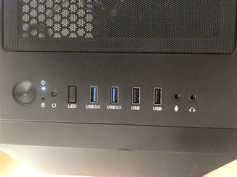 One of the usb ports on my pc faces the other way : r/mildlyinfuriating