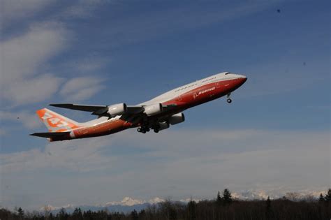 Boeing 747-8 take-off - Video - CNET