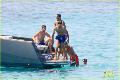 Novak Djokovic Continues His Bachelor Party Beach Vacation Photo 3135161 Novak Djokovic