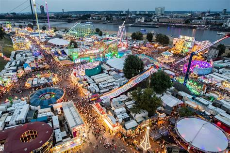 Gr Te Kirmes Am Rhein In D Sseldorf Nimmt Familienspa Stark In Den