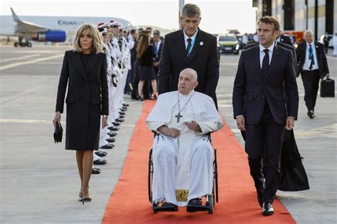 A Marseille le pape conclut un voyage consacré aux migrants par une