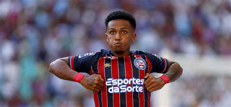 Bahia encerra contrato atacante que retorna ao futebol inglês