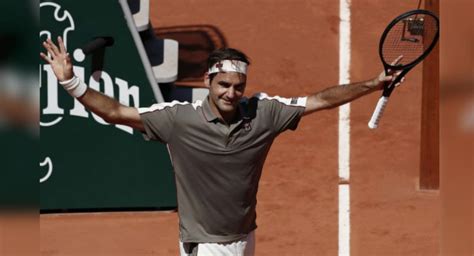 Federer Waltzes Into French Open Last Eight