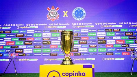 Técnico Do Cruzeiro Comemora Final Da Copinha Na Casa Do Corinthians