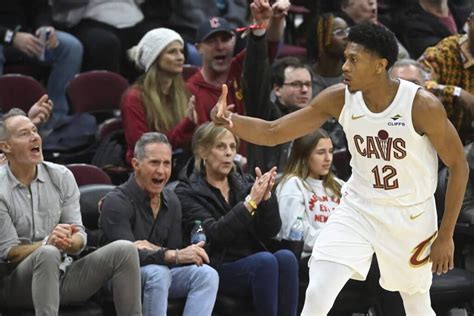deandre hunters  good debut  cavaliers dreaming big