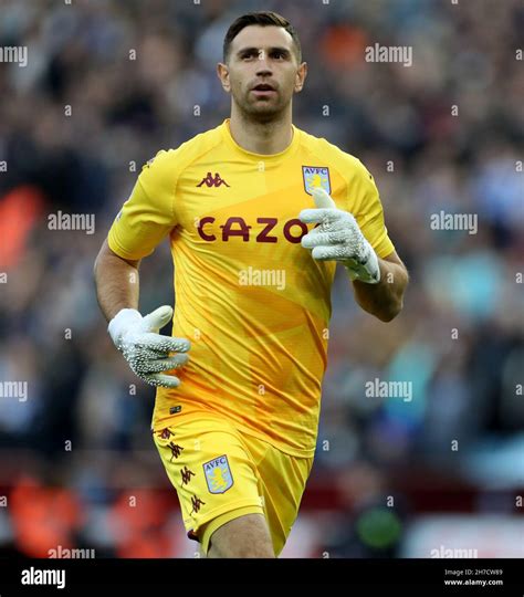 Emiliano martinez aston villa 2021 hi-res stock photography and images ...