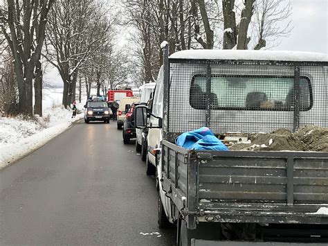 O krok od tragedii Kobieta straciła panowanie nad autem i uderzyła w