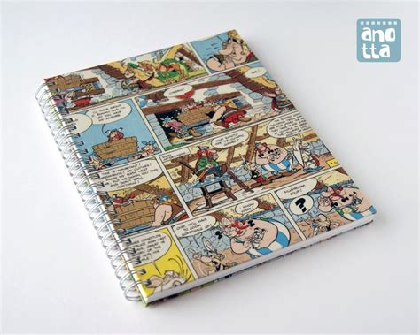 Libreta hecha a mano reciclando 4 páginas de un viejo comic de Asterix