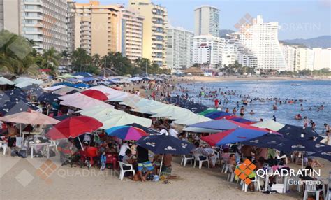 Cientos Abarrotan Playas De Las Zonas Diamante Y Dorada De Acapulco