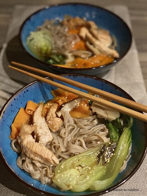 Soupe Aux Nouilles Ramen Au Poulet Et Pak Cho