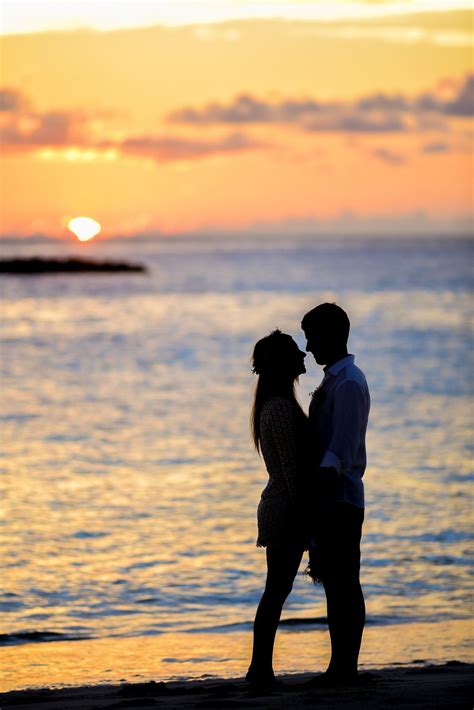 Tips for Planning Your Honeymoon - A Sweet Start | Love photos, Couple
