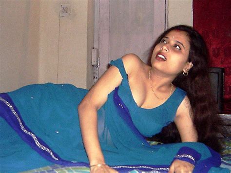 Saree Aunty Nude Cumception