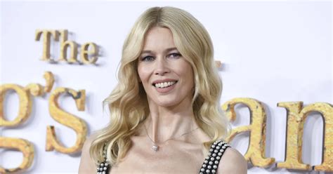 Claudia Schiffer im Bikini so heiß ist