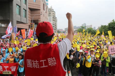 勞動節遊行從民進黨出發 蔡英文臉書兩句回應