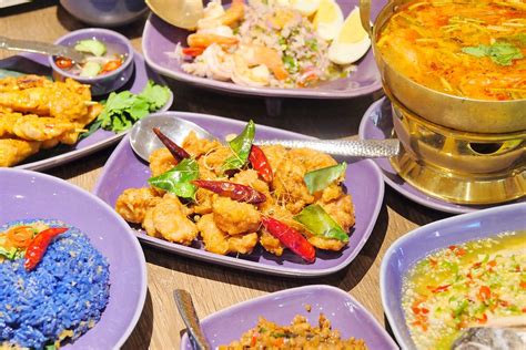 【台中泰式料理】nara Thai Cuisine│中友百貨：連續多年泰國票選最佳泰國料理餐廳 台中也吃得到！沙嗲串燒 咖哩牛肉 檸檬魚 月亮