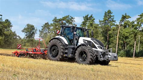 Valtra Q285 im Test Der neue Großtraktor auf dem Acker top agrar online