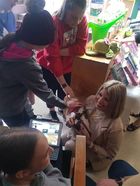 Mme Monique Boudreau en visite à l École Camille Vautour École