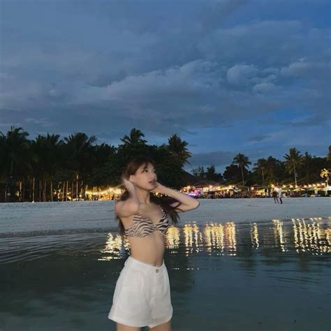 Pin By Andr W On Bini In Pretty Brunette Tiktok Style Pretty Selfies