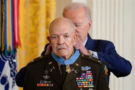 Black Vietnam vet finally honored with Medal of Honor U S EL PAÍS